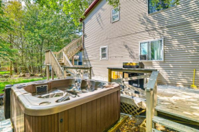Pocono Getaway Hot Tub, Community Lake Access!